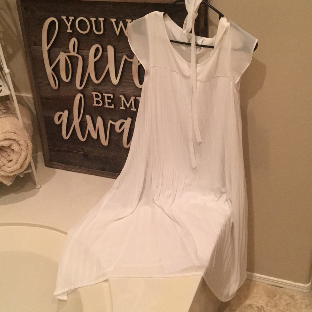 White maternity dress by Mamalicious